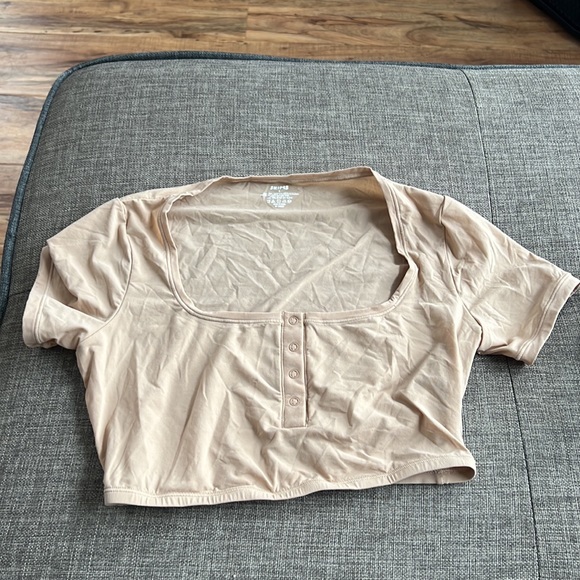 Skims Fits Everybody Henley Crop Top - Picture 5 of 7